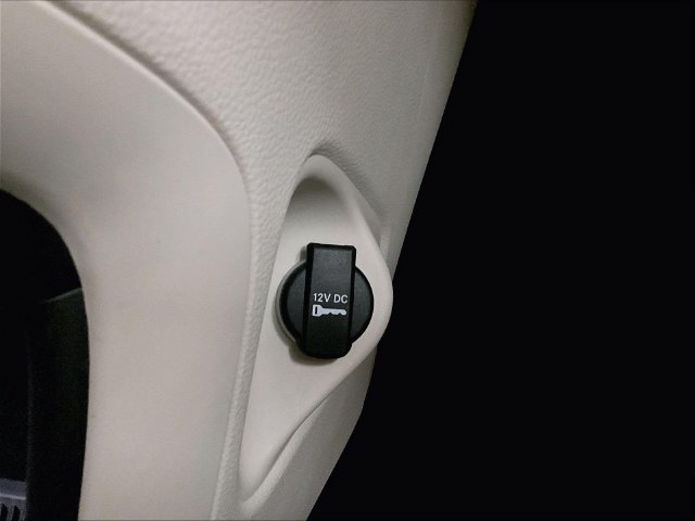 Used 2015 Chrysler 200 Limited FWD image 32