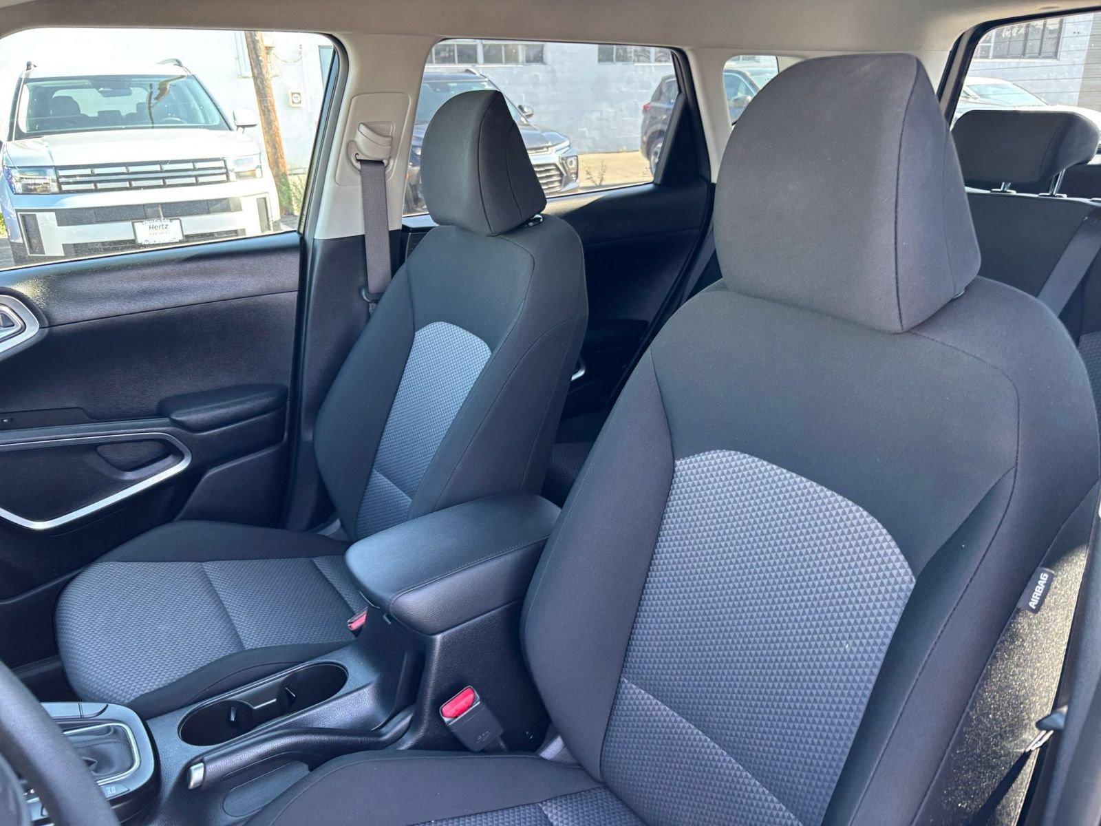 Used 2025 Kia Soul LX w/ LX Technology Package FWD image 27