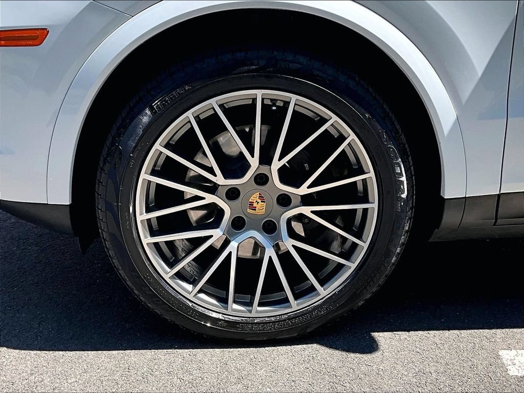 Certified 2023 Porsche Cayenne Platinum Edition AWD/4WD image 14
