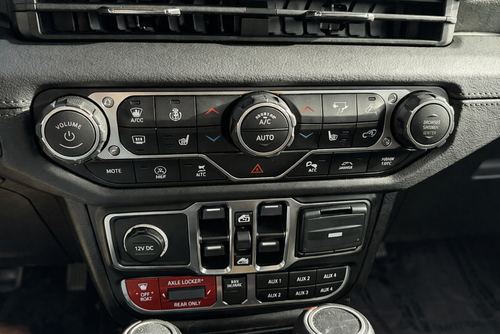 Used 2026 Jeep Gladiator Mojave AWD/4WD image 22