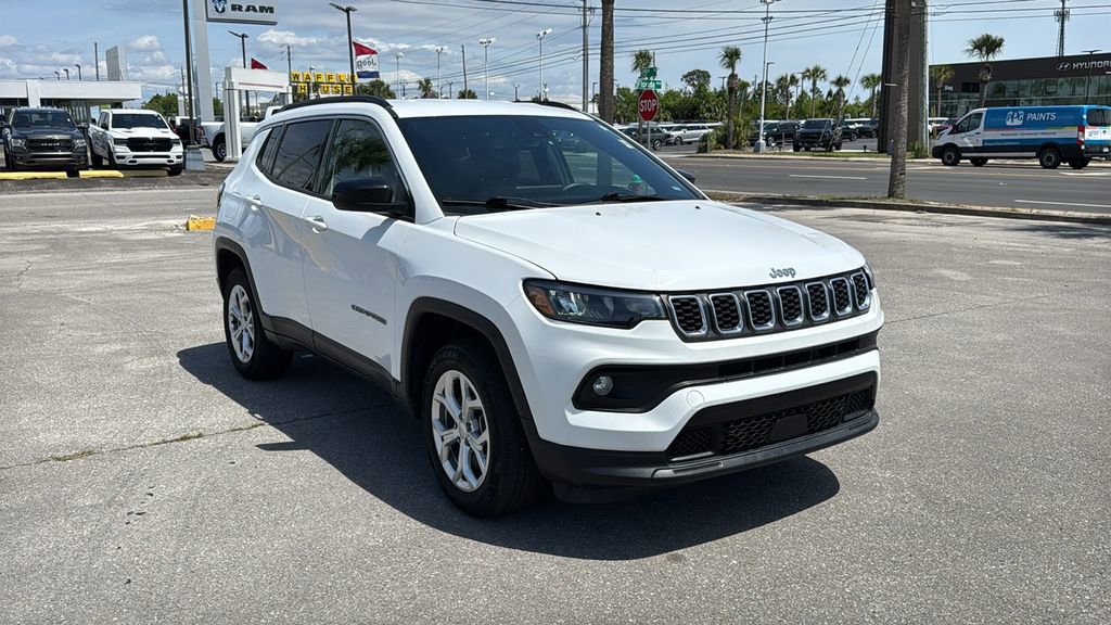 Used 2024 Jeep Compass Latitude AWD/4WD image 8