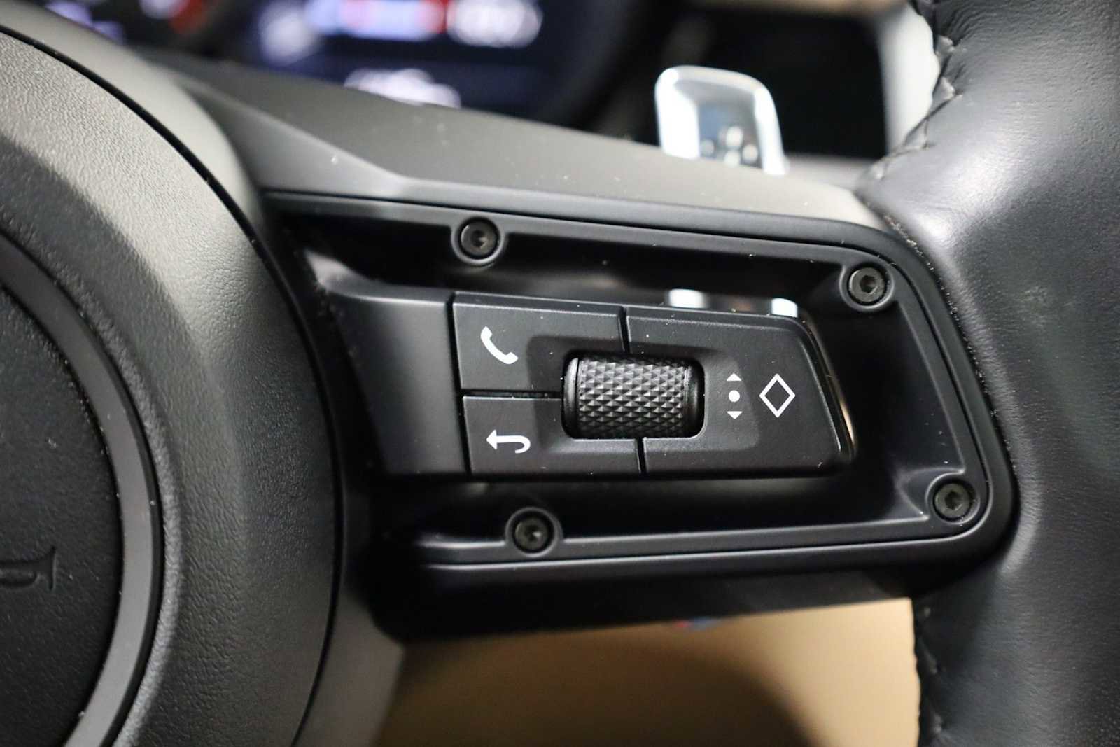 Certified 2024 Porsche Macan AWD/4WD image 28