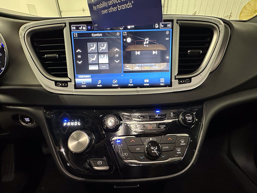 Used 2027 Chrysler Pacifica LX FWD image 35
