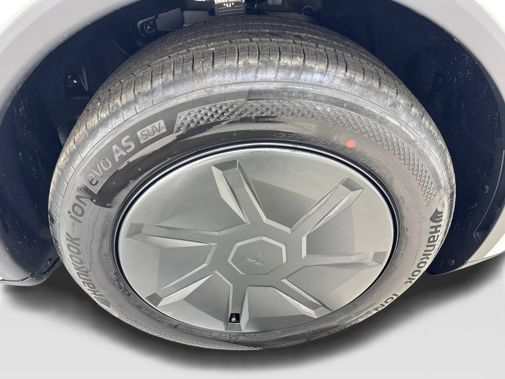 Used 2026 Tesla Model Y 2WD image 80