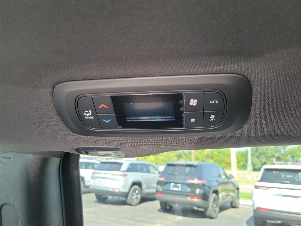 New 2026 Chrysler Pacifica Limited image 13