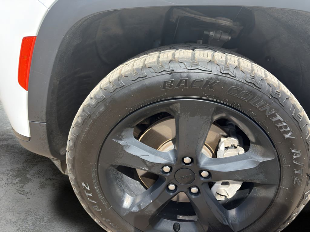 Used 2024 Jeep Grand Cherokee L Limited w/ Black Appearance Package image 9