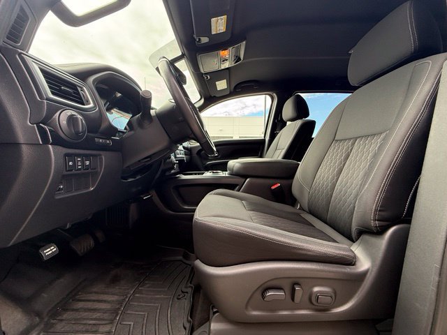 Used 2019 Nissan Titan SV w/ SV Convenience Package AWD/4WD image 10