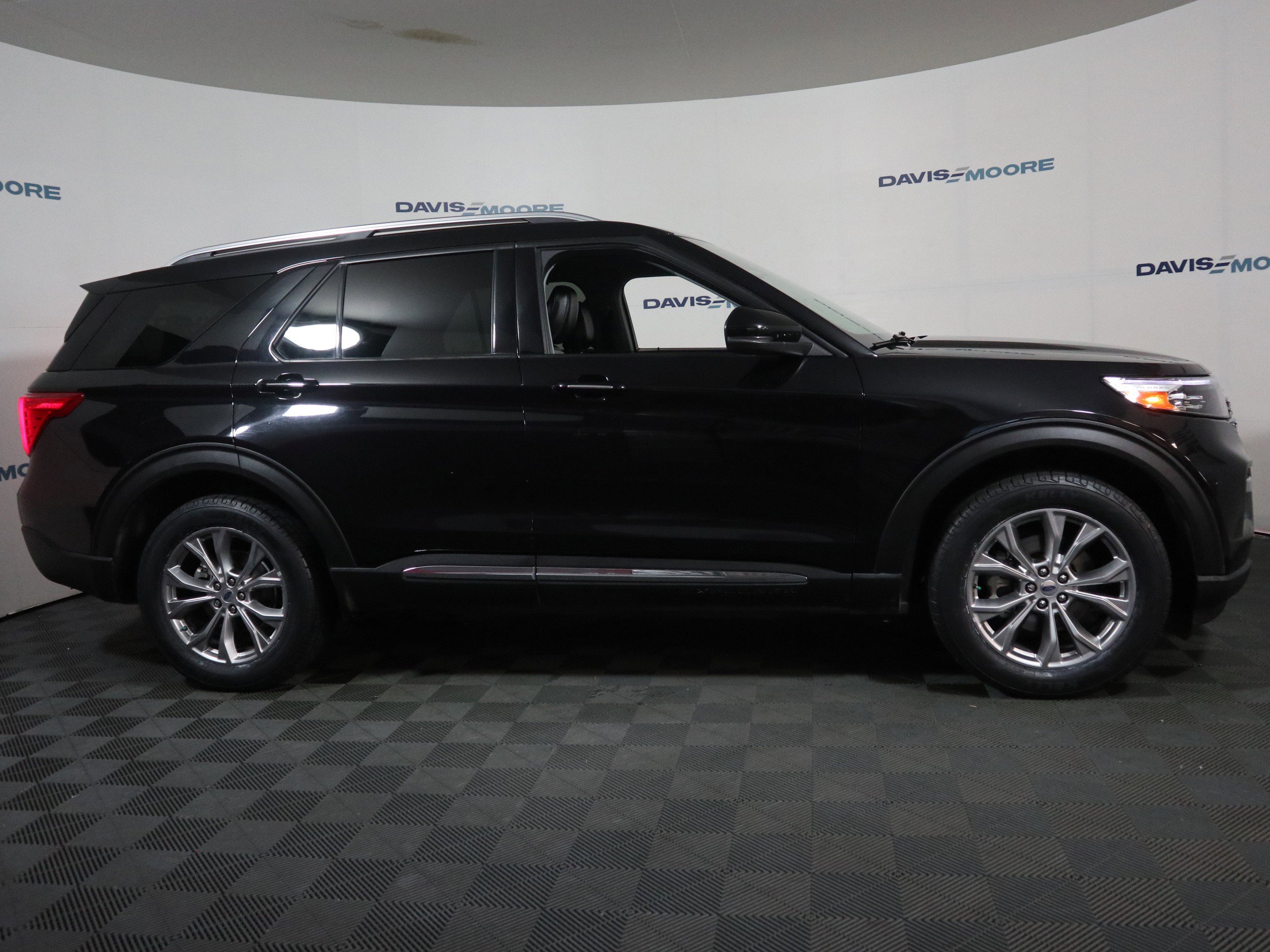Used 2022 Ford Explorer Limited w/ Equipment Group 301A image 4