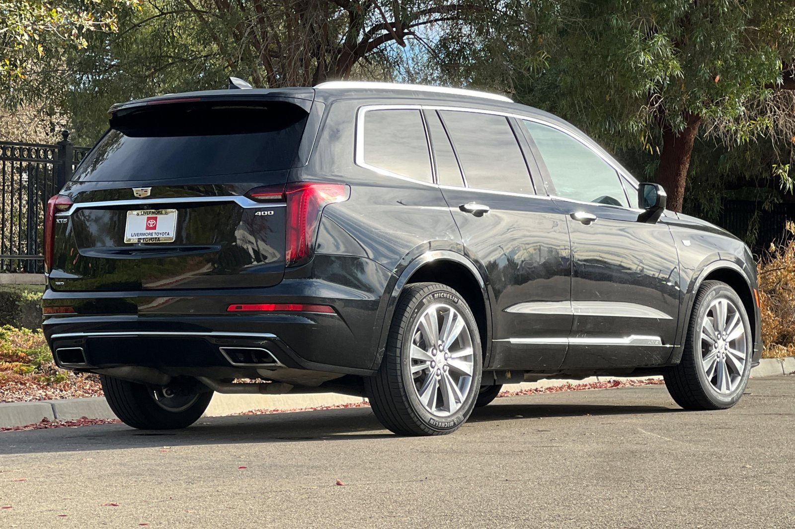 Used 2023 Cadillac XT6 Premium Luxury image 4