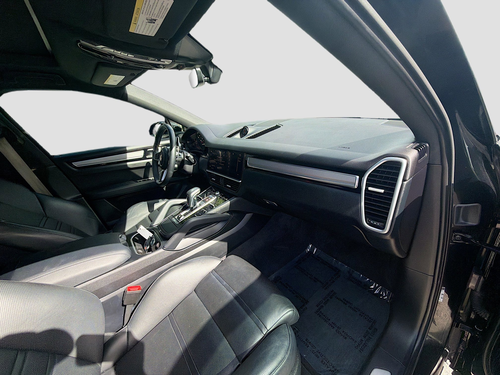 Used 2023 Porsche Cayenne Platinum Edition image 30