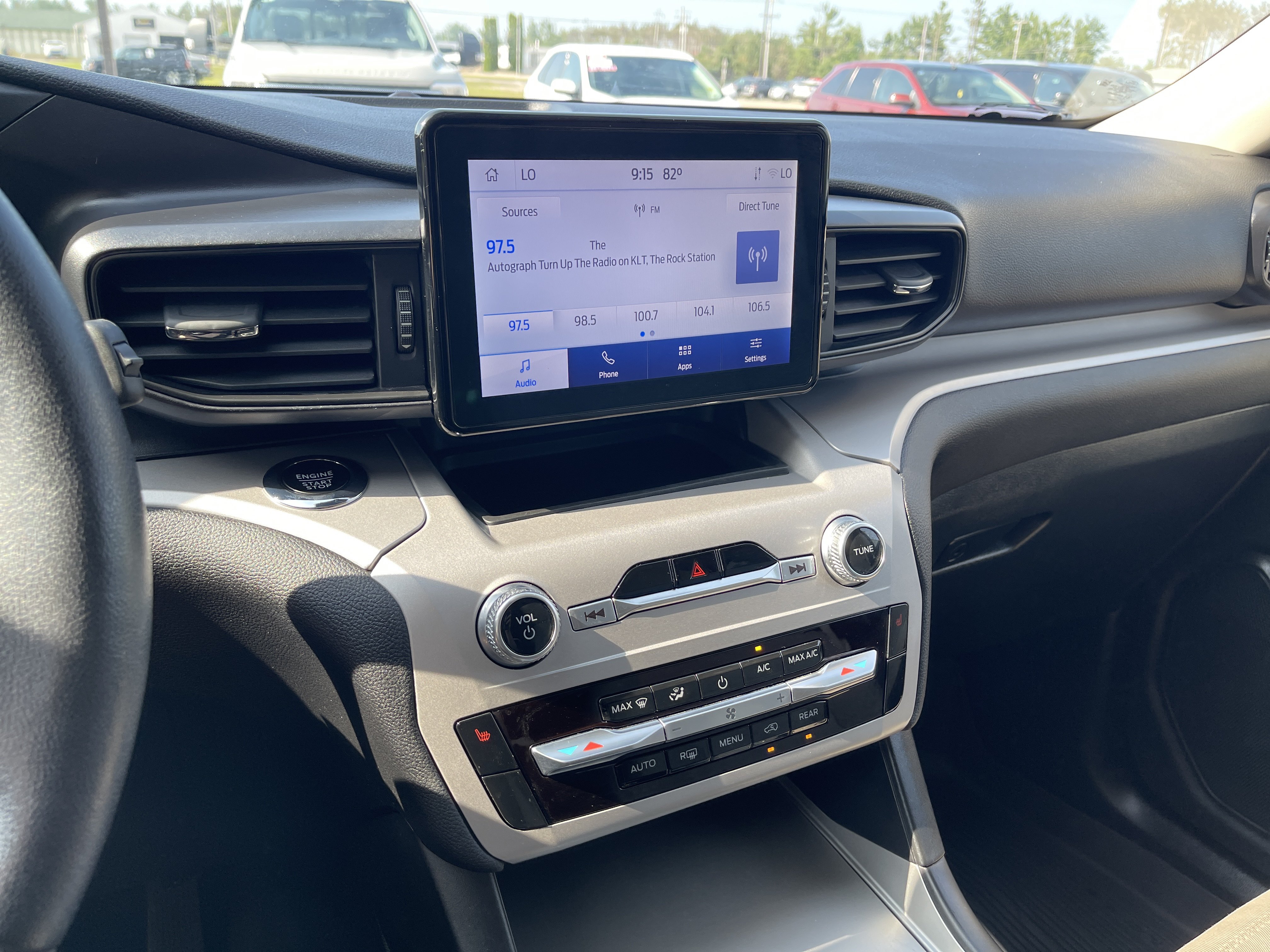 Used 2023 Ford Explorer XLT AWD/4WD image 18