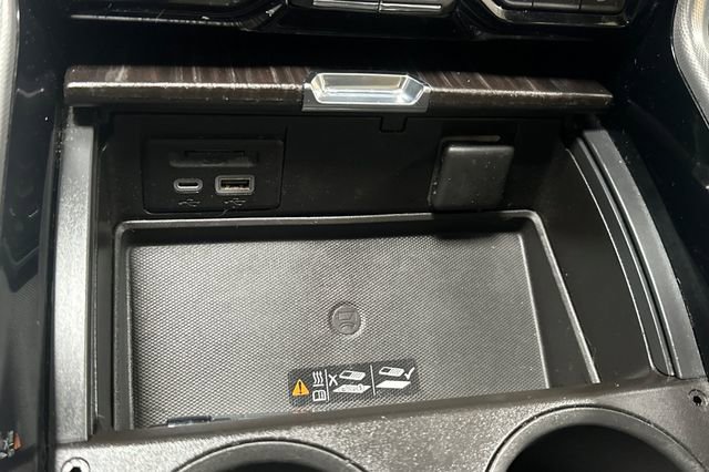 Used 2021 GMC Yukon Denali w/ Denali Premium Package image 38