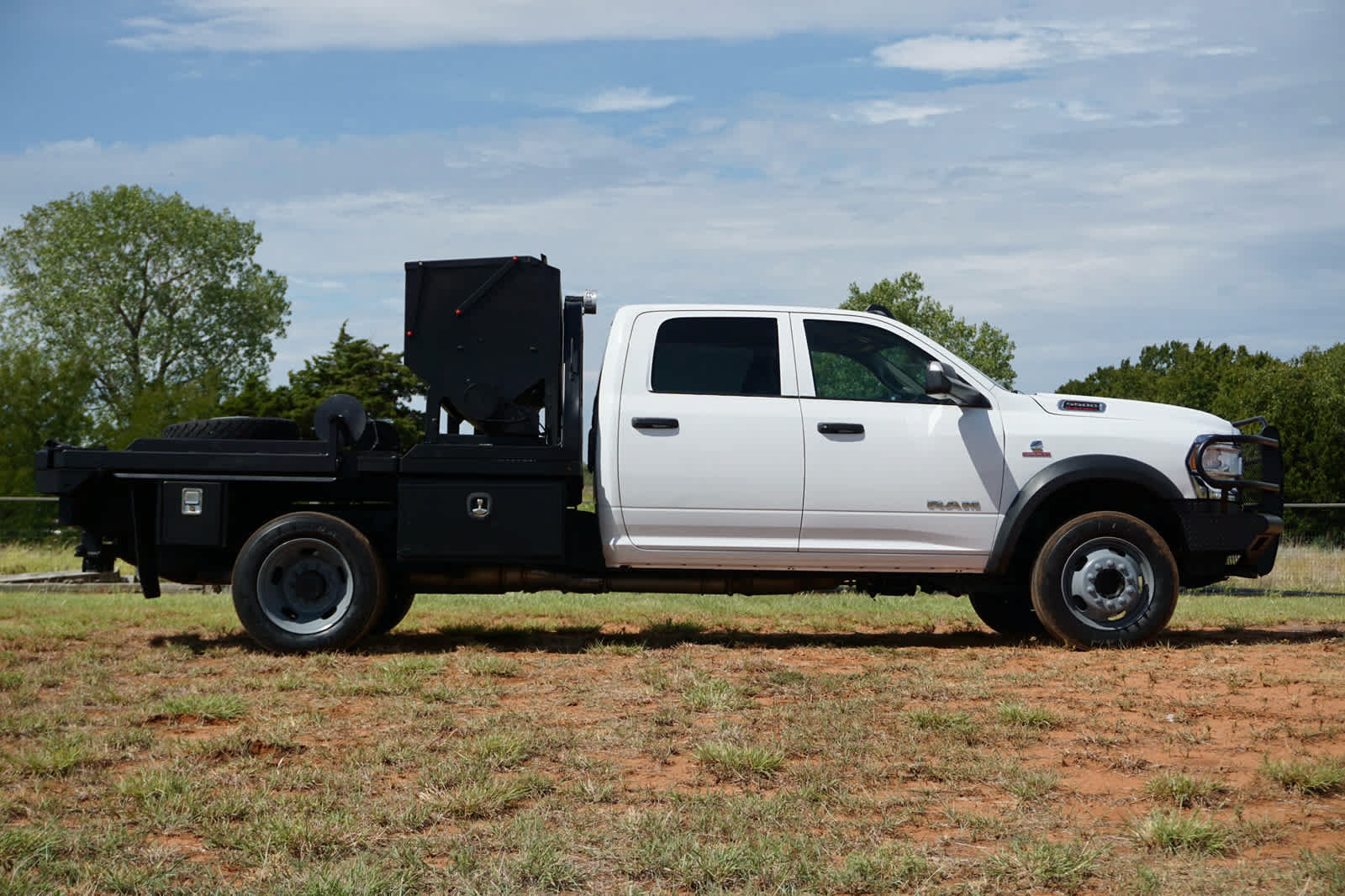 Used 2019 RAM 5500 Tradesman w/ Electrical Accessory Group AWD/4WD image 4