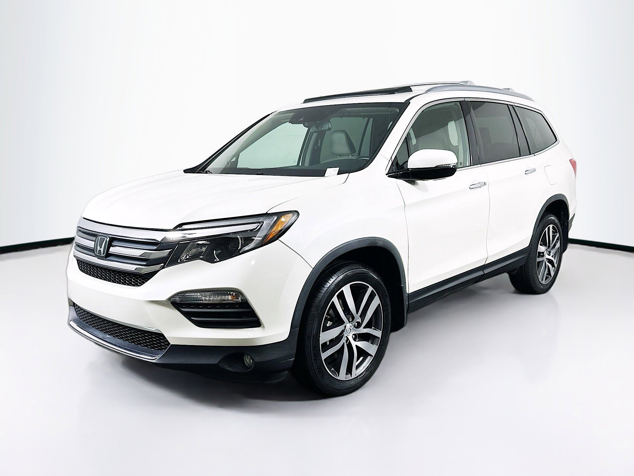 Used 2016 Honda Pilot Elite image 3