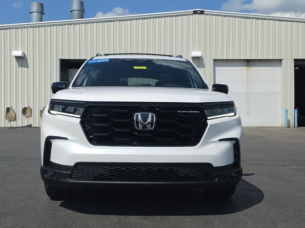 Certified 2025 Honda Pilot Black Edition image 2