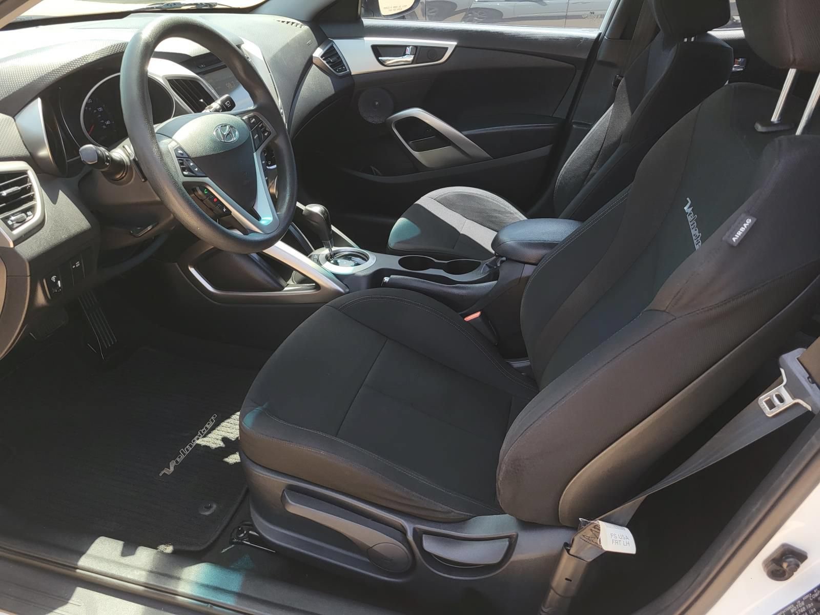 Used 2016 Hyundai Veloster FWD image 14