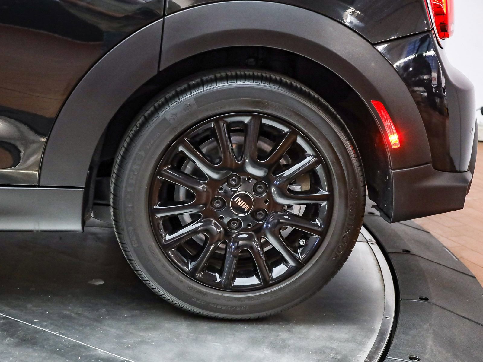 Used 2024 MINI Cooper 4-Door Hardtop w/ Signature Upholstery Package image 11