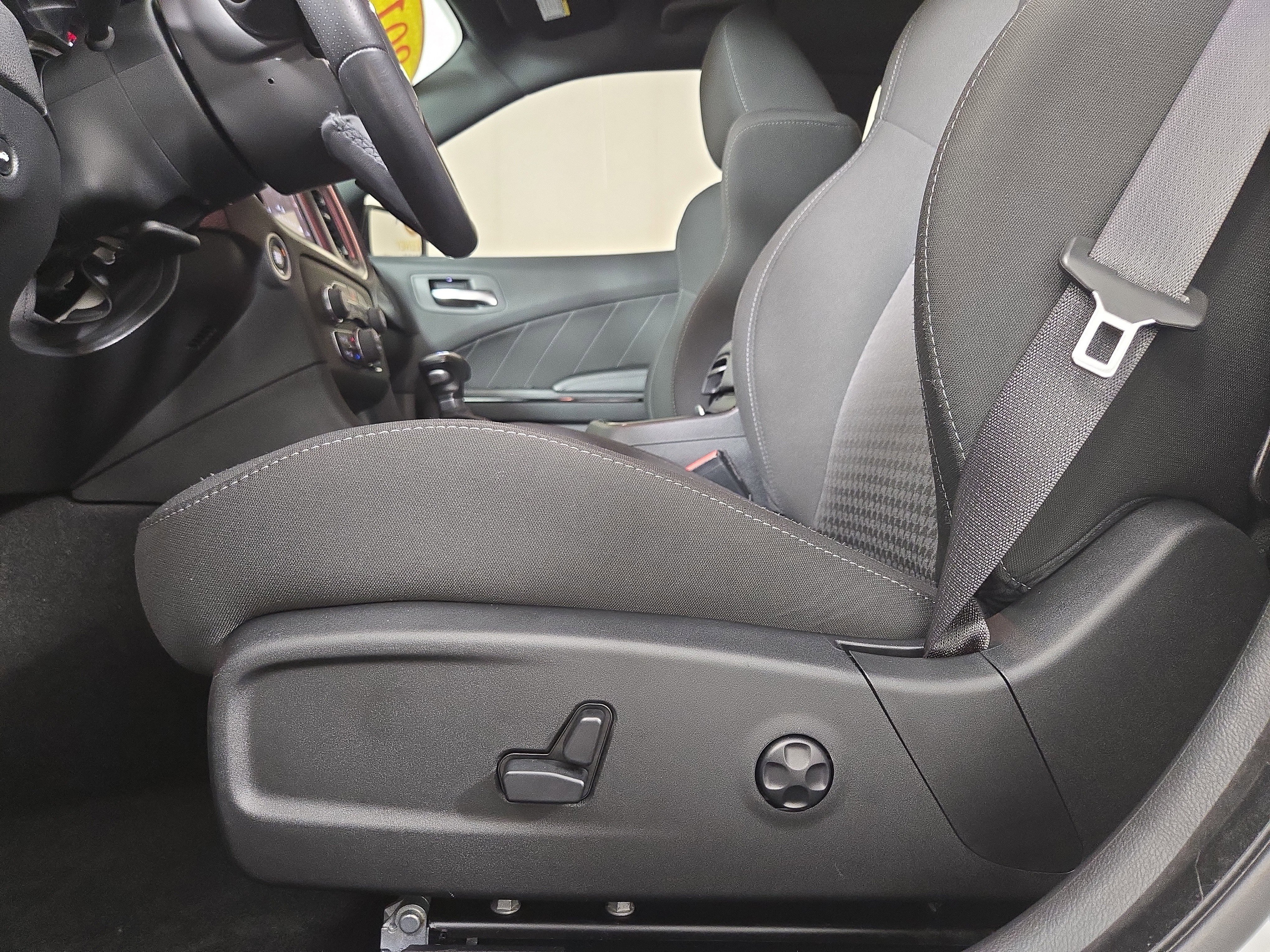 Used 2019 Dodge Charger R/T w/ Blacktop Package RWD image 28
