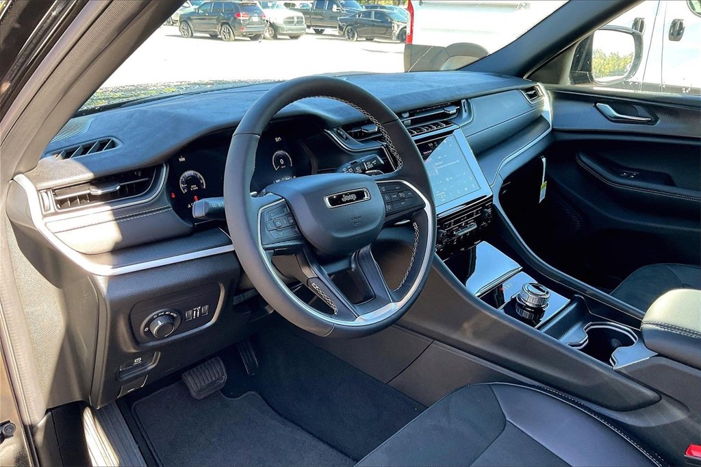 New 2025 Jeep Grand Cherokee L Altitude image 6