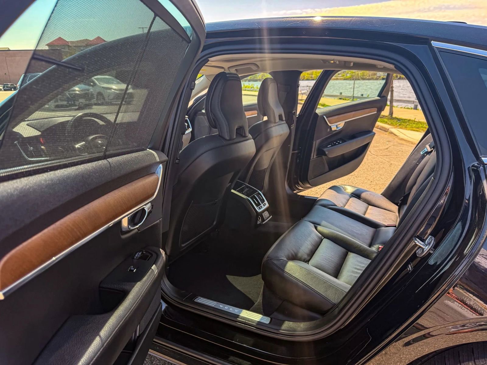 Used 2022 Volvo S90 B6 Momentum AWD/4WD image 21