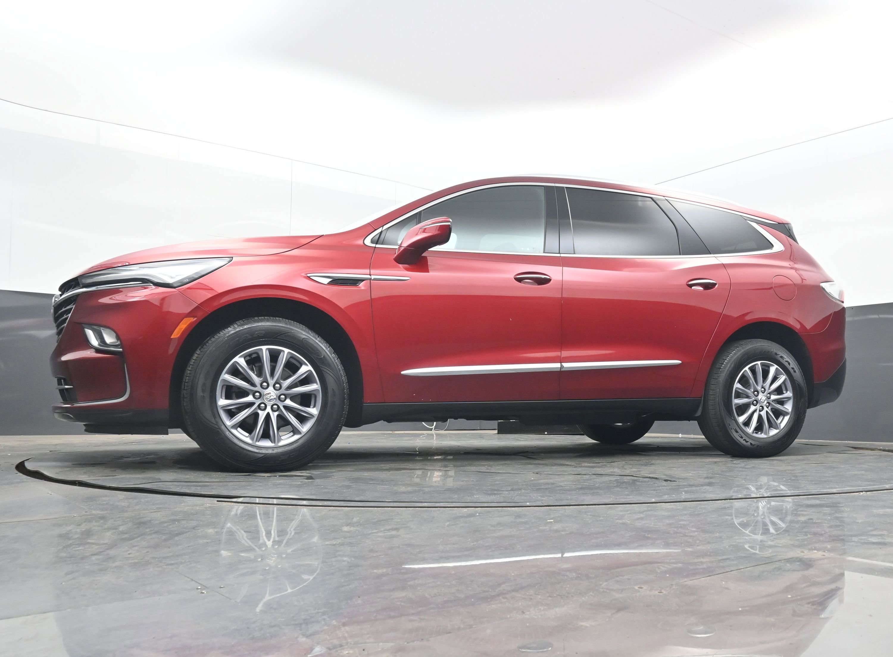 Used 2024 Buick Enclave Premium image 25