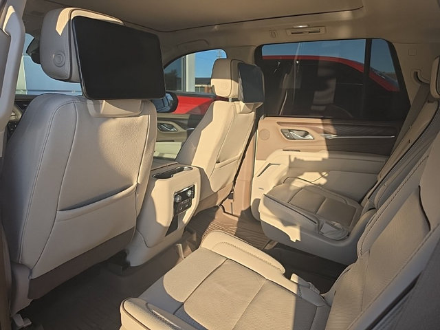 Used 2024 GMC Yukon Denali w/ Advanced Technology Package AWD/4WD image 10