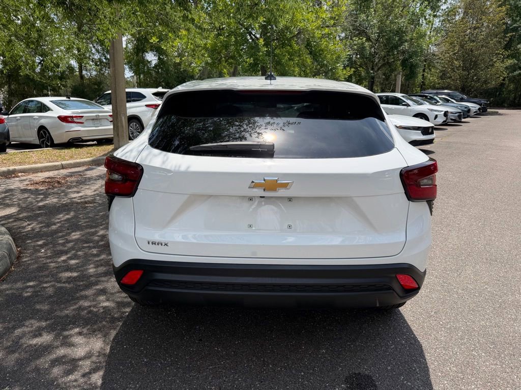 Used 2025 Chevrolet Trax LS FWD image 3