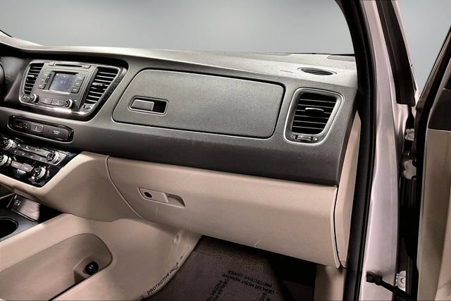 Used 2016 Kia Sedona L FWD image 26