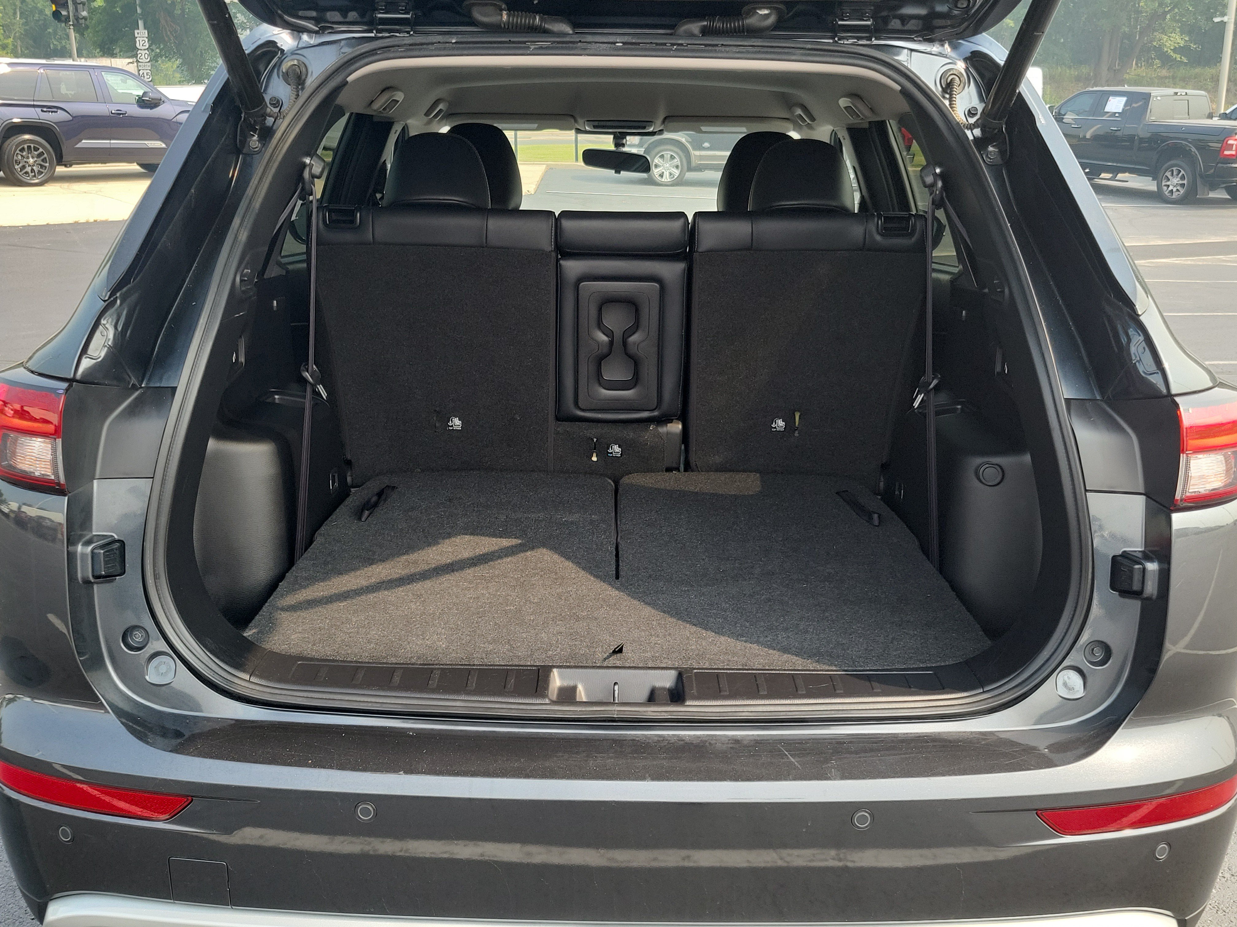 Used 2024 Mitsubishi Outlander SE AWD/4WD image 11
