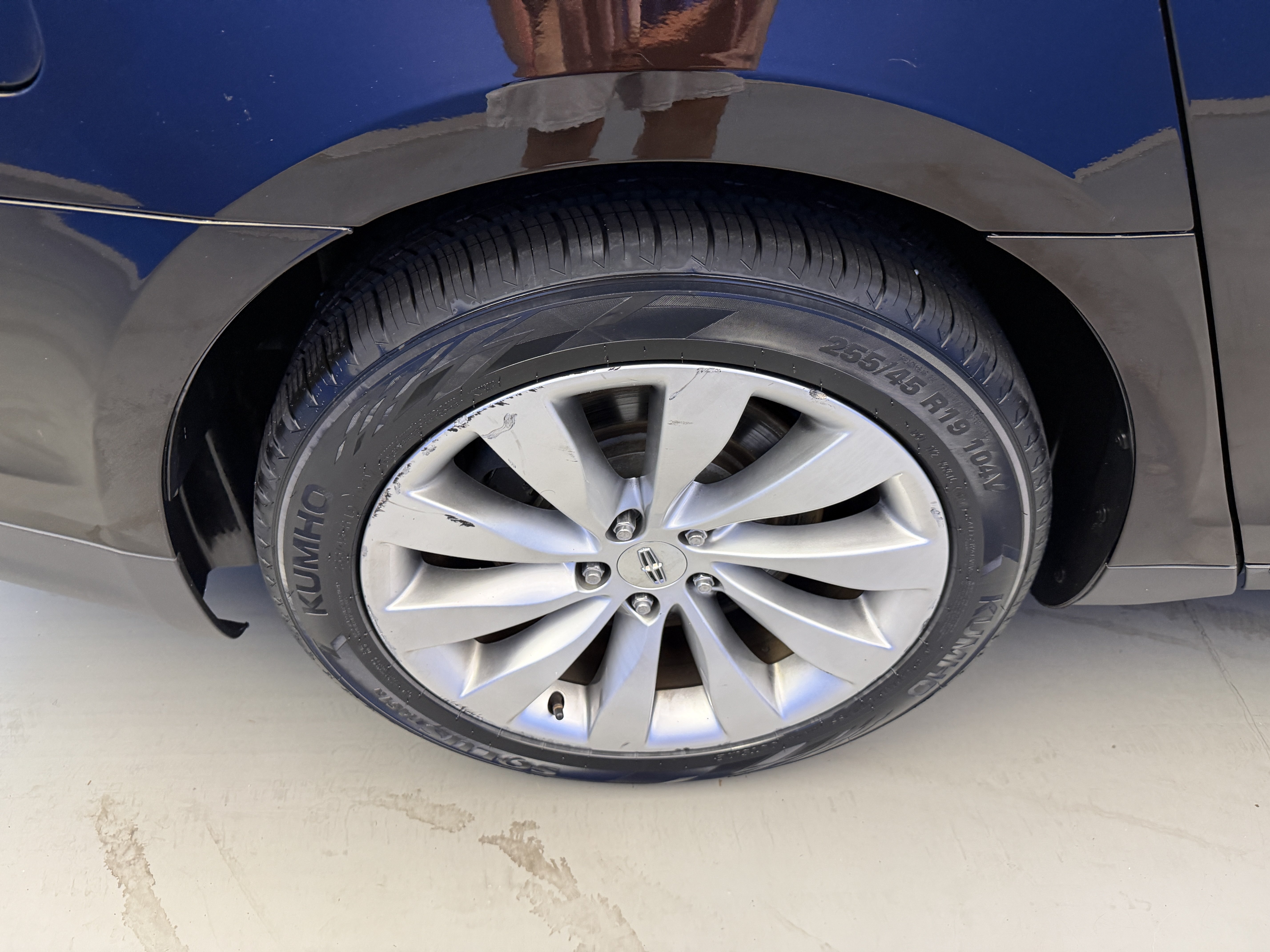 Used 2014 Lincoln MKS w/ Equipment Group 101A FWD image 8