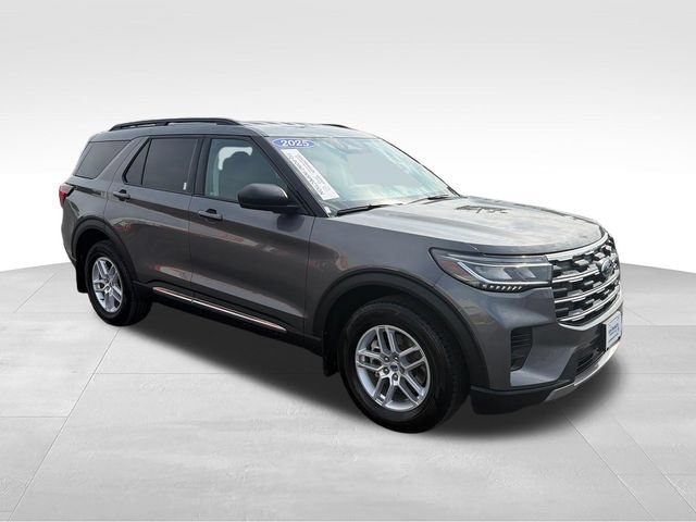 Used 2025 Ford Explorer Active AWD/4WD image 9