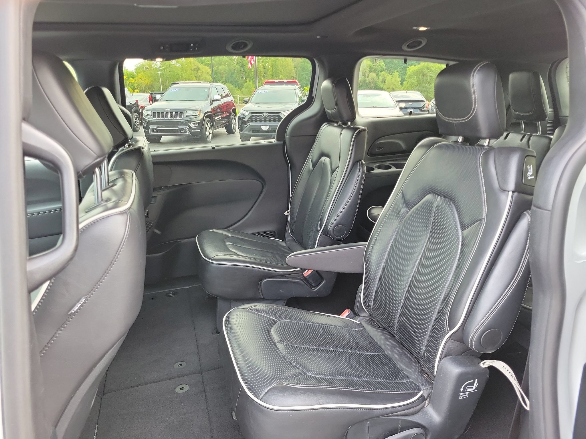 Used 2025 Chrysler Pacifica Limited FWD image 23