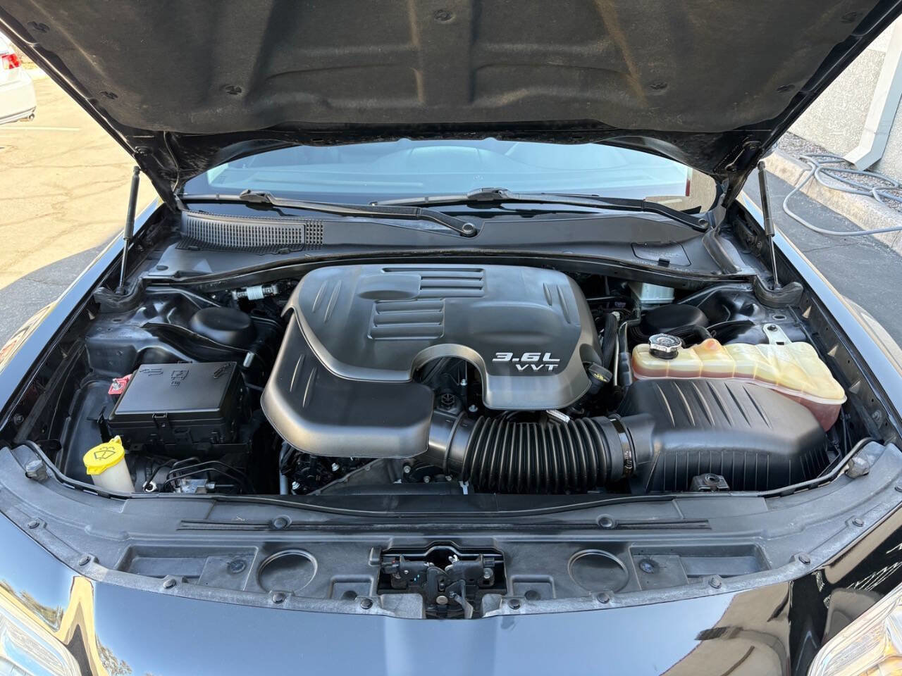 Used 2018 Chrysler 300 Limited image 33