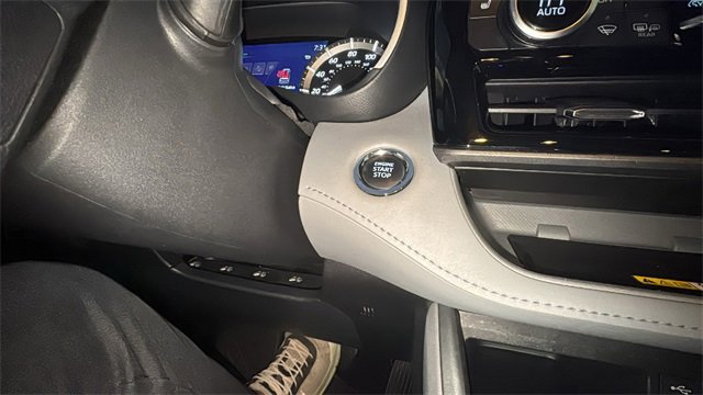 Used 2023 Toyota Highlander XLE image 12