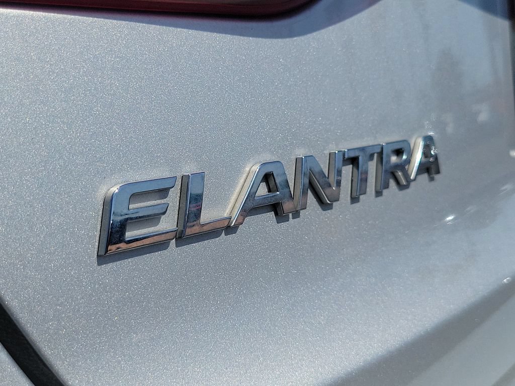 Used 2017 Hyundai Elantra SE FWD image 25