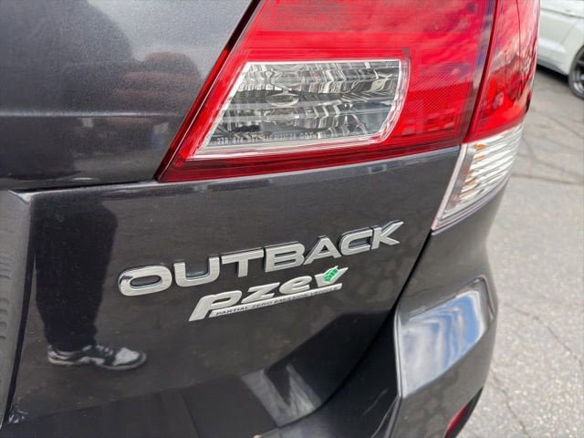 Used 2012 Subaru Outback 2.5i Limited w/ Moonroof Pkg AWD/4WD image 23
