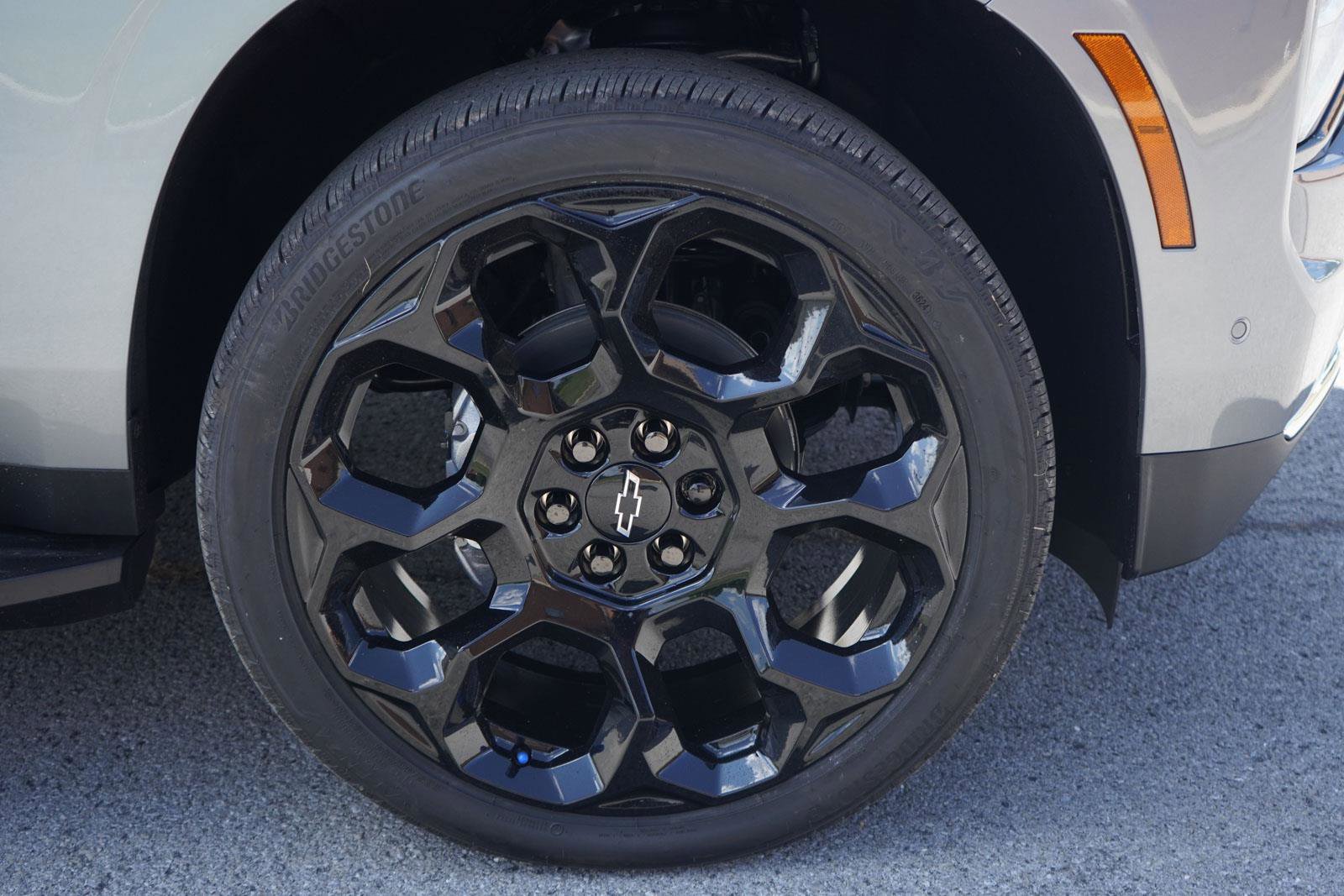 New 2025 Chevrolet Suburban Premier image 12