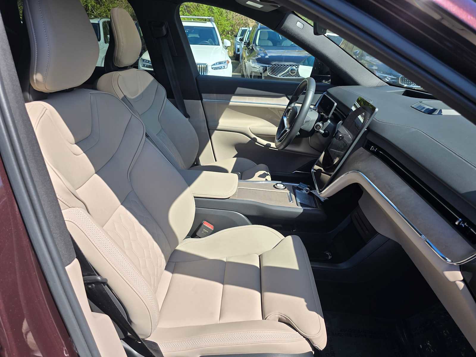 Certified 2025 Volvo EX90 Plus AWD/4WD image 12