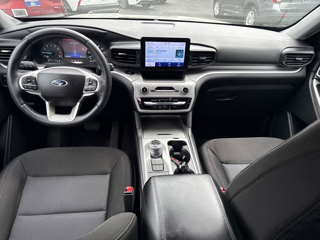Used 2023 Ford Explorer XLT AWD/4WD image 12