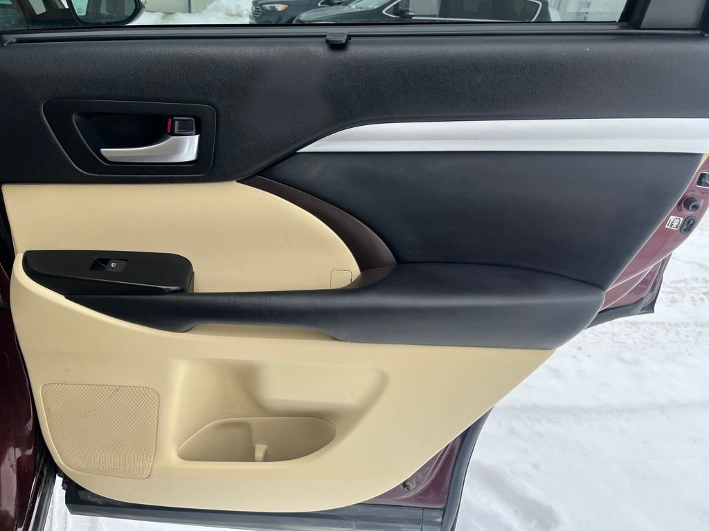 Used 2018 Toyota Highlander XLE AWD/4WD image 38