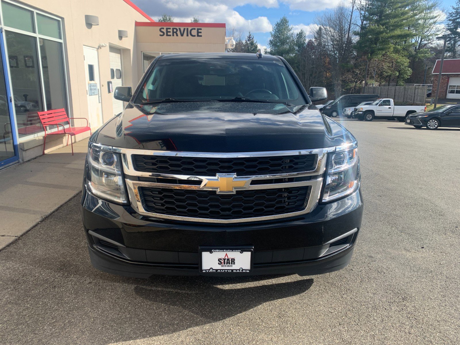 Used 2016 Chevrolet Suburban LT image 2
