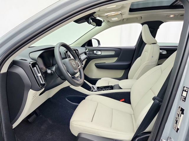 New 2026 Volvo XC40 B5 Ultra w/ Climate Package image 17