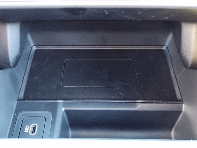 New 2025 Land Rover Range Rover Velar Dynamic SE image 14