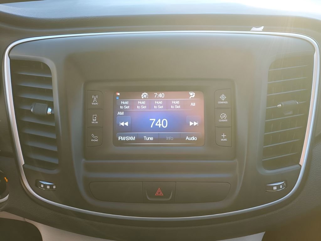 Used 2015 Chrysler 200 Limited w/ Convenience Group image 38