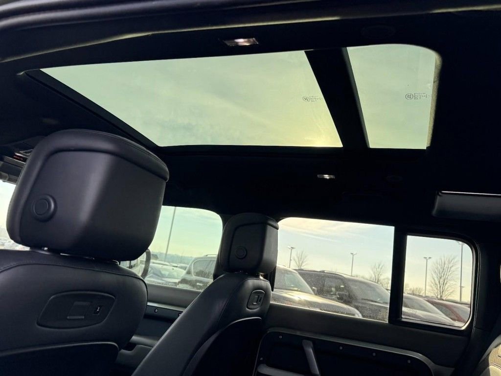 Used 2022 Land Rover Defender 110 X-Dynamic HSE image 11