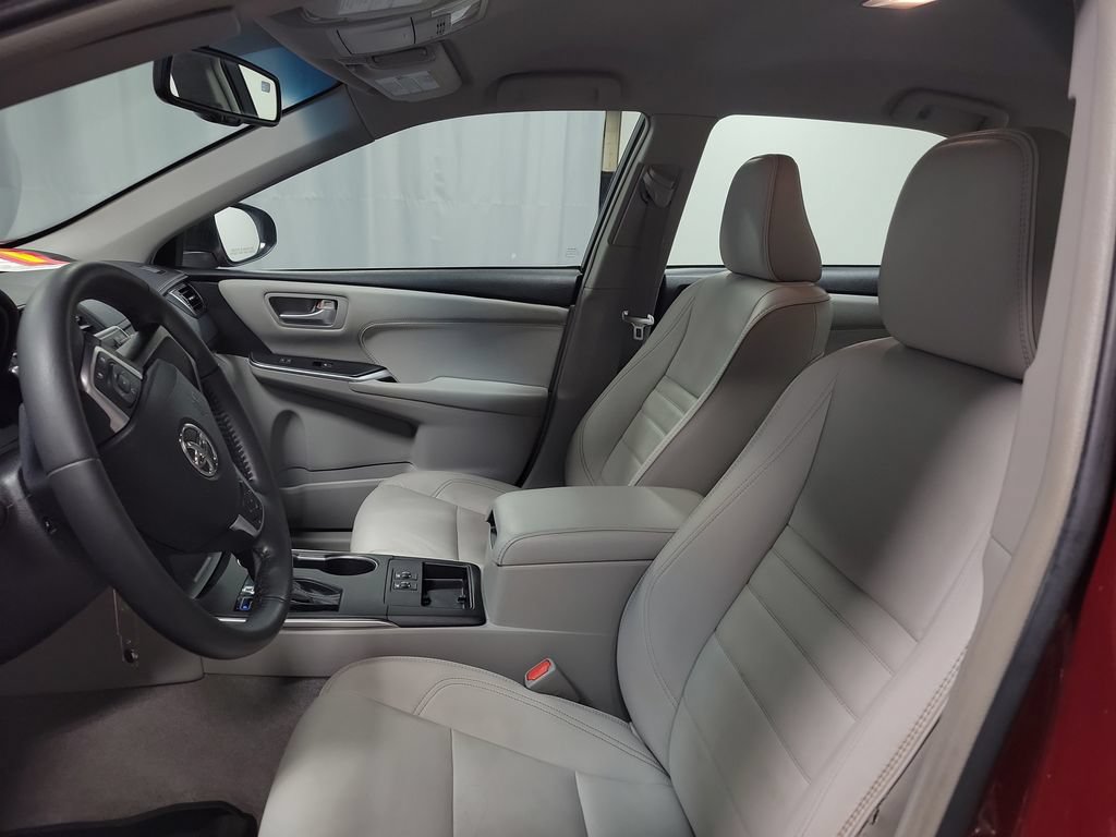 Used 2017 Toyota Camry XLE FWD image 12