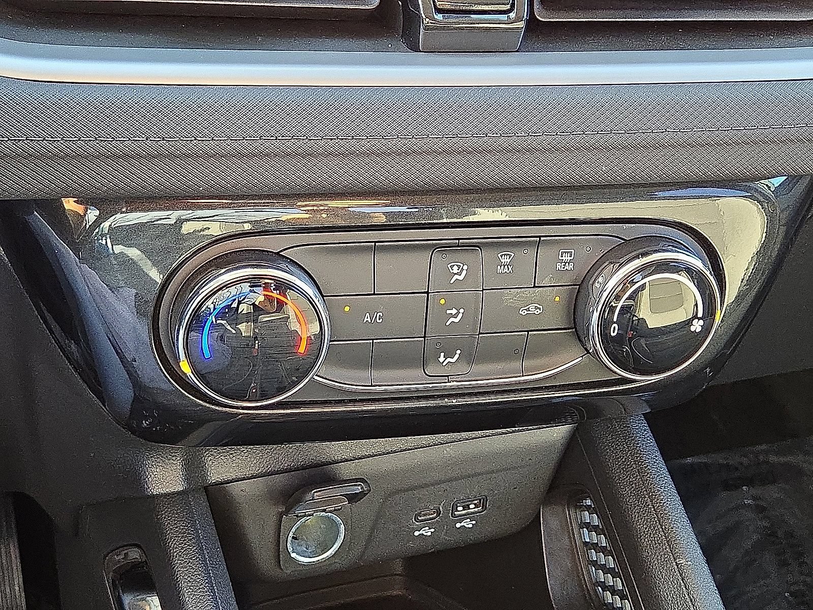 Used 2025 Chevrolet TrailBlazer LT AWD/4WD image 28