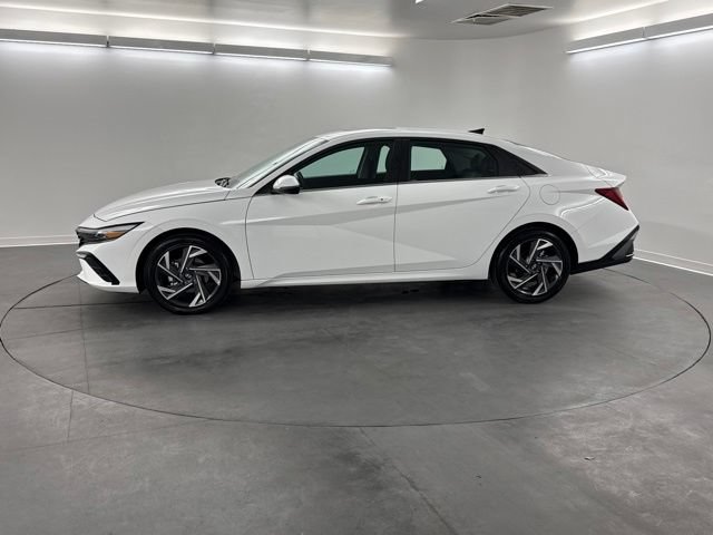 Used 2026 Hyundai Elantra Limited FWD image 4