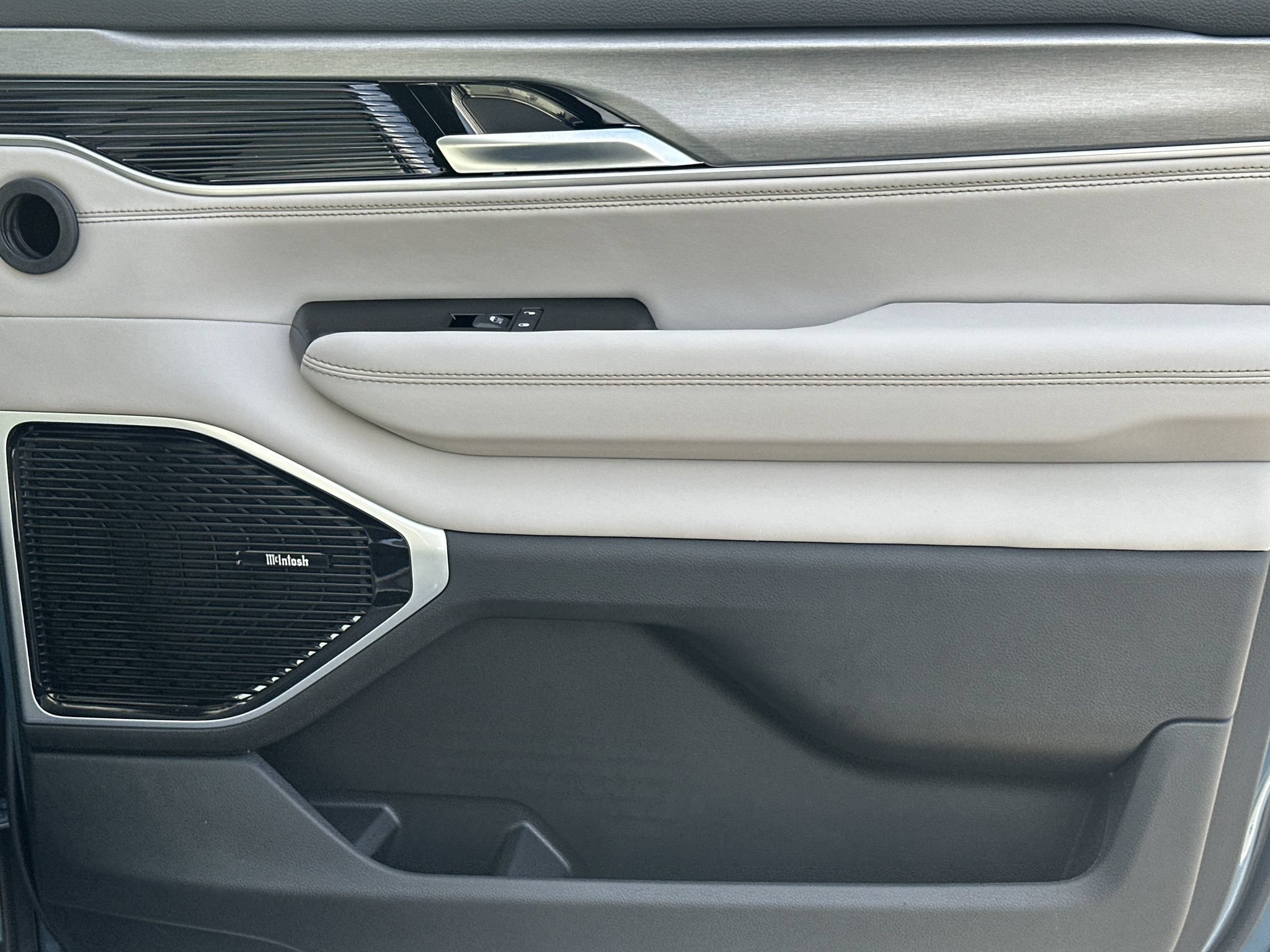 New 2026 Jeep Grand Wagoneer L Limited AWD/4WD image 14