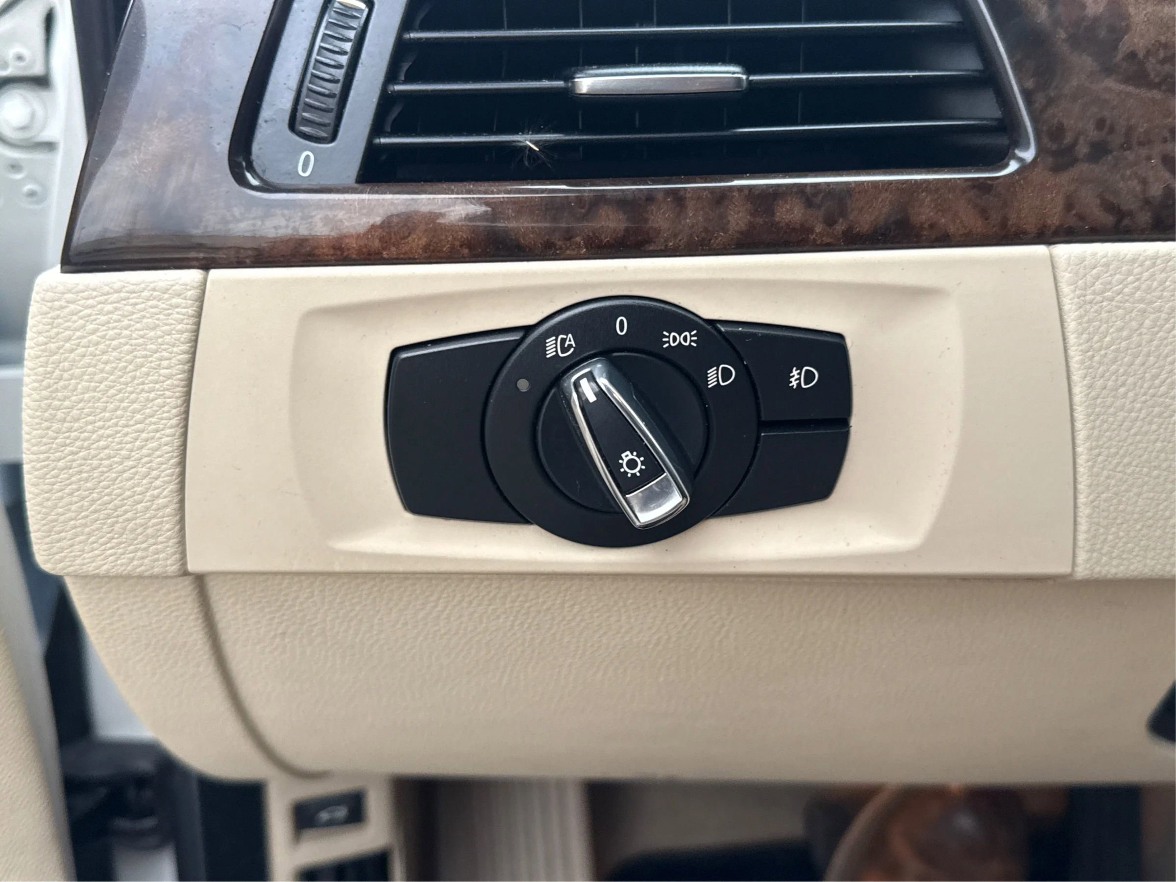 Used 2010 BMW 335i xDrive Coupe image 19